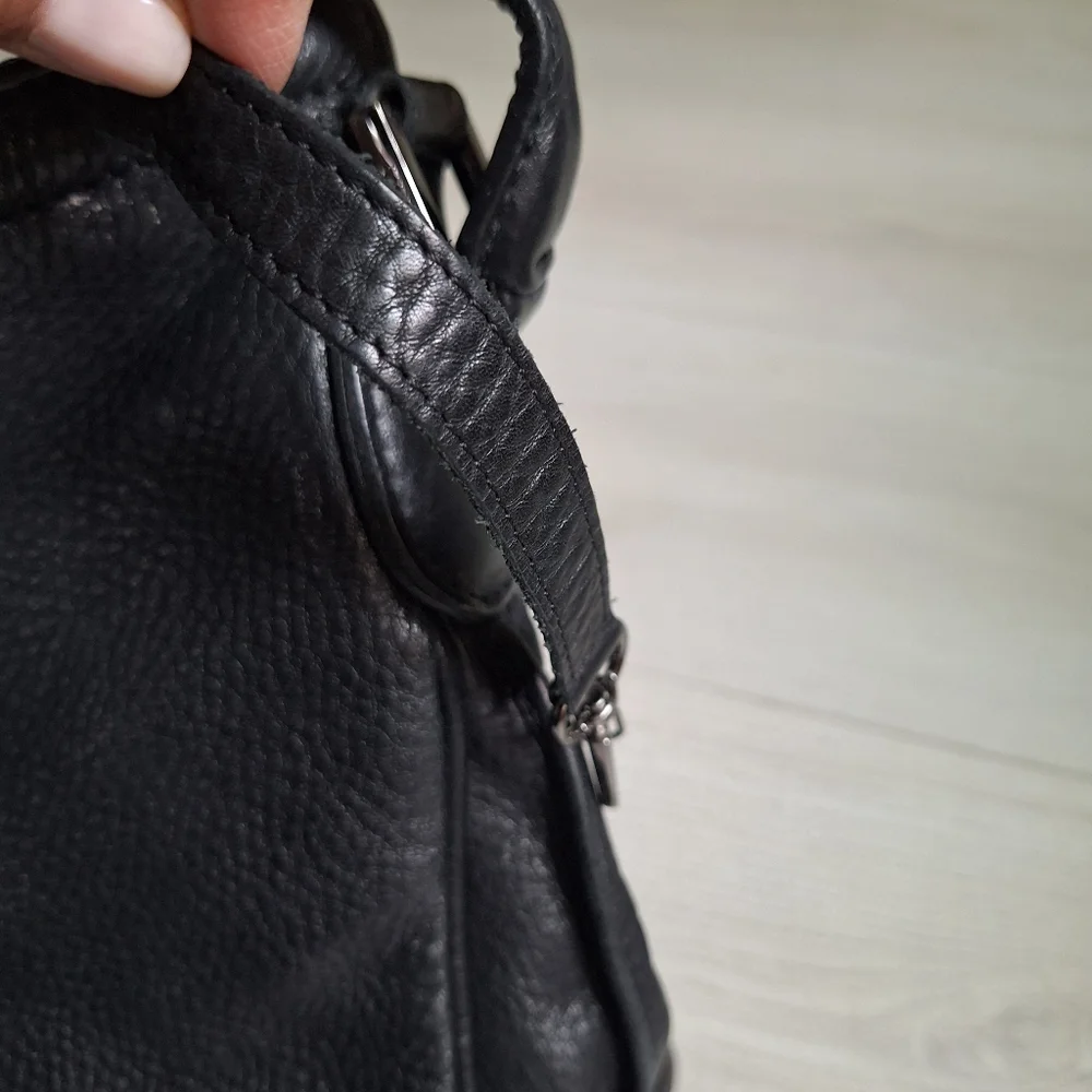 Longchamp Pebbled Black leather Bag.